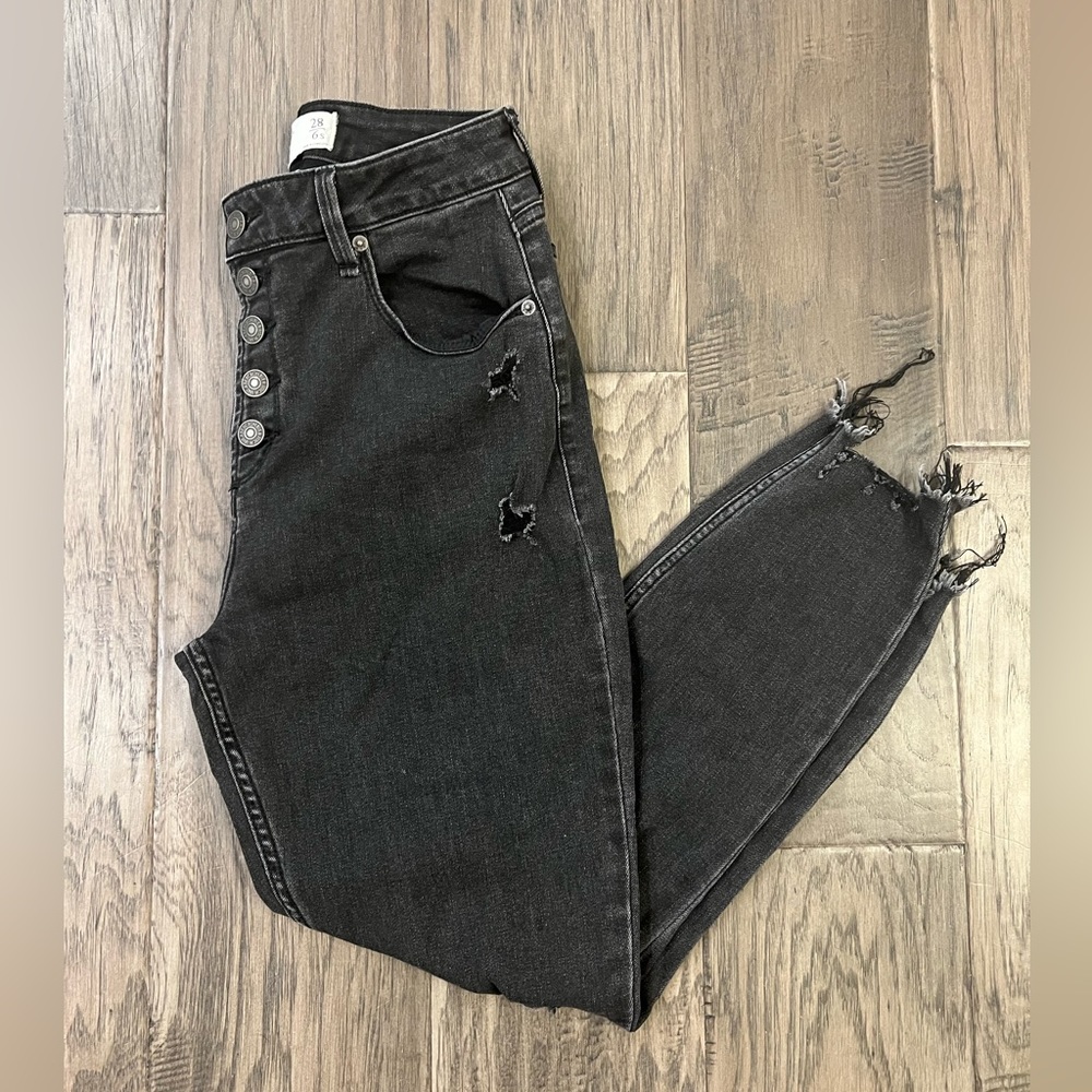 Abercrombie & Fitch Ankle Jean High Rise Black Denim Size 28/6 Curve Love SHORT